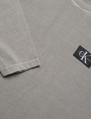 Calvin Klein - MINERAL DYE BADGE LS T-SHIRT - marškinėliai ilgomis rankovėmis - ck black - 2