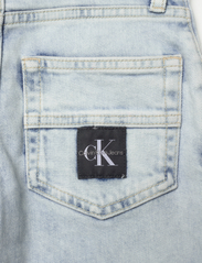 Calvin Klein - REG. STRAIGHT OPTIC LIGHT BLUE - regular piegriezuma džinsa bikses - optic light blue - 4