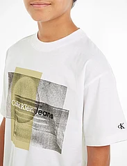Calvin Klein - LAYERED GRAPHIC RELAXED T-SHIRT - t-krekli ar īsām piedurknēm - bright white - 3