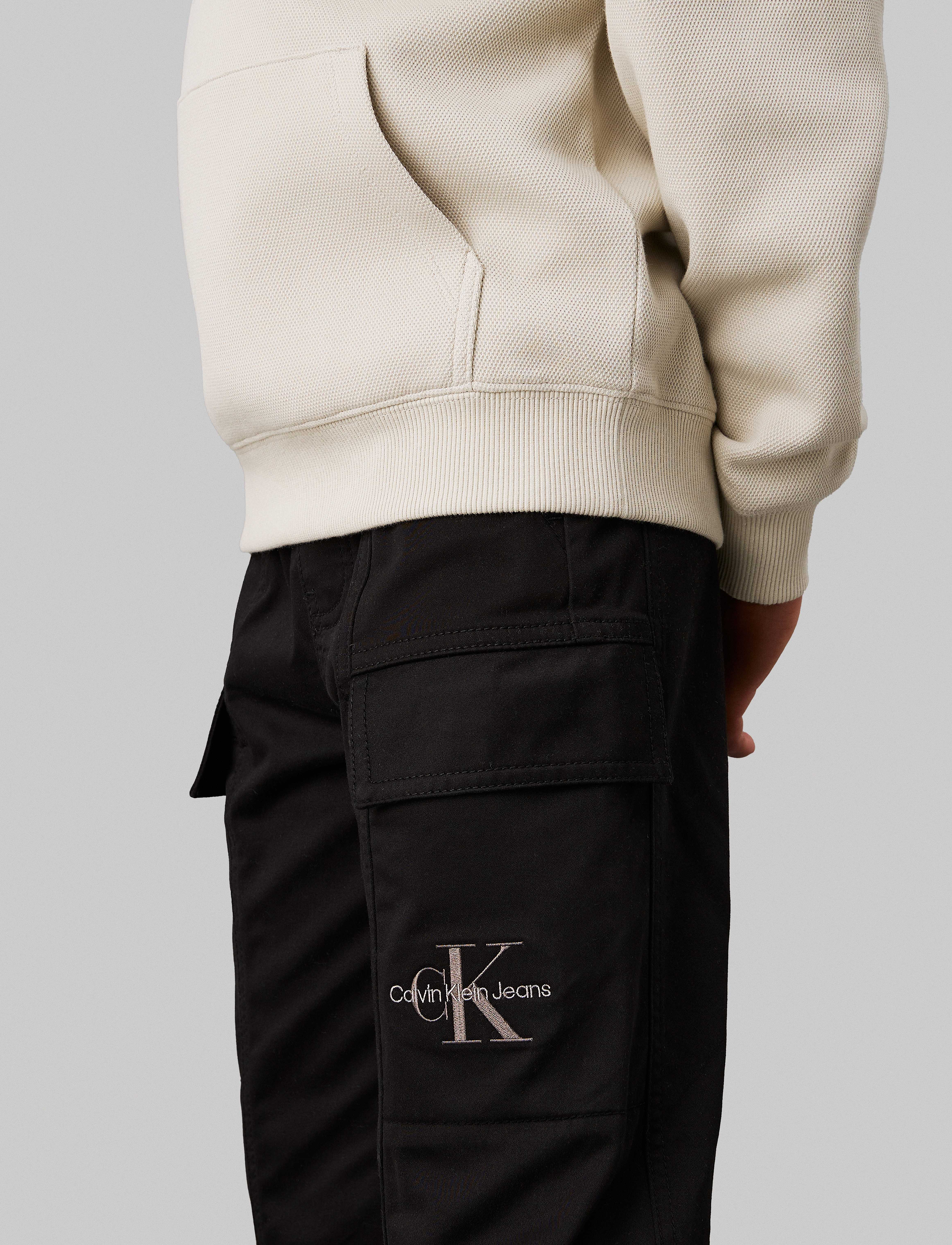Calvin Klein - ESSENTIAL WOVEN CARGO PANTS - ck black - 3