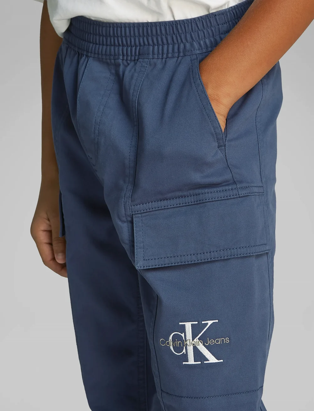 Calvin Klein - ESSENTIAL WOVEN CARGO PANTS - cargohosen - oceana - 4
