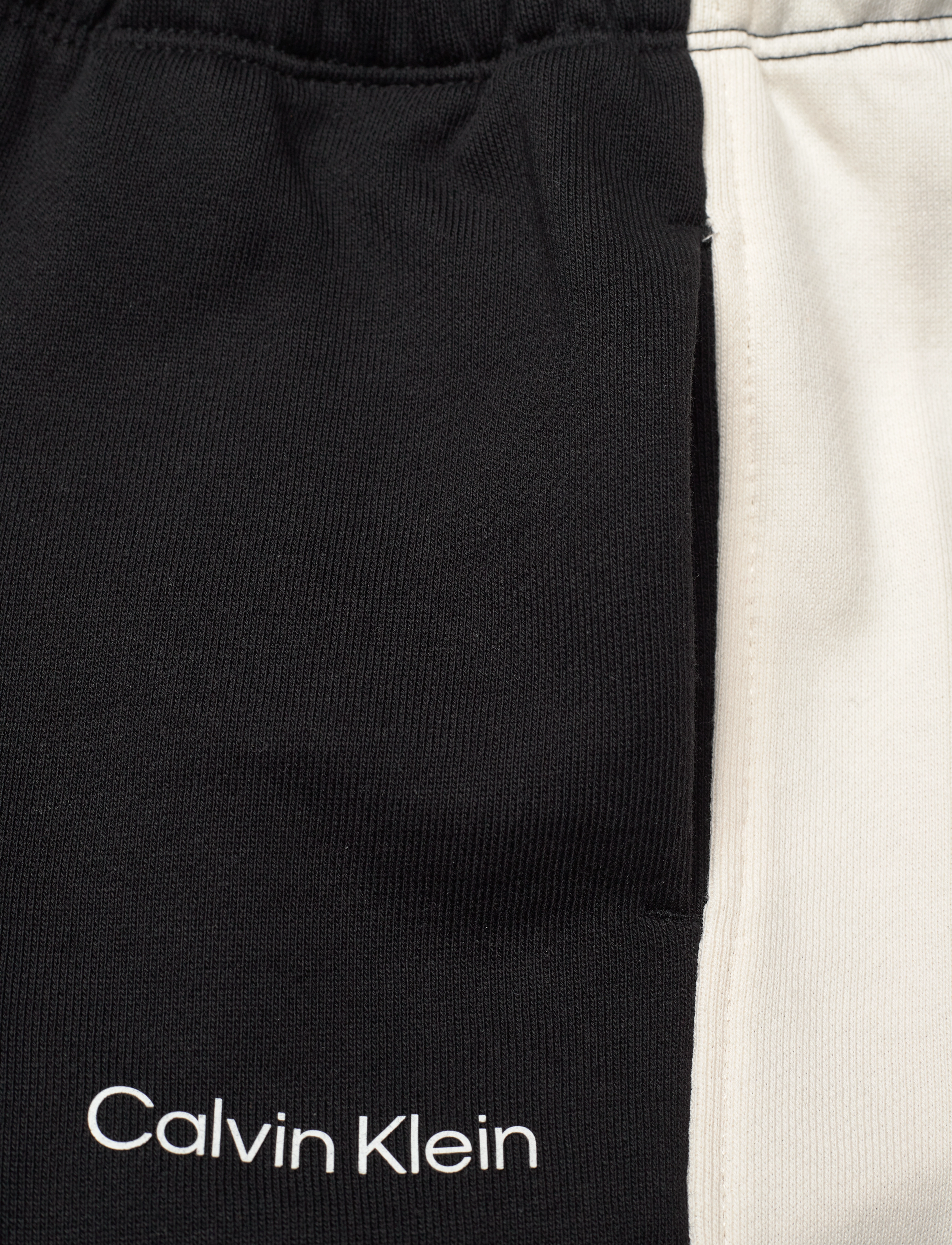 Calvin Klein - COLOR BLOCK RELAXED SHORTS - lühikesed dressipüksid - ck black - 5
