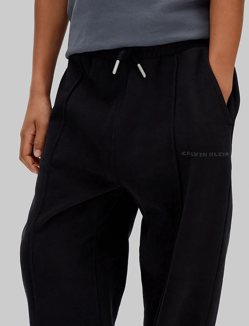 Calvin Klein - RELAXED PINTUCK SWEATPANT - dressipüksid - ck black - 3