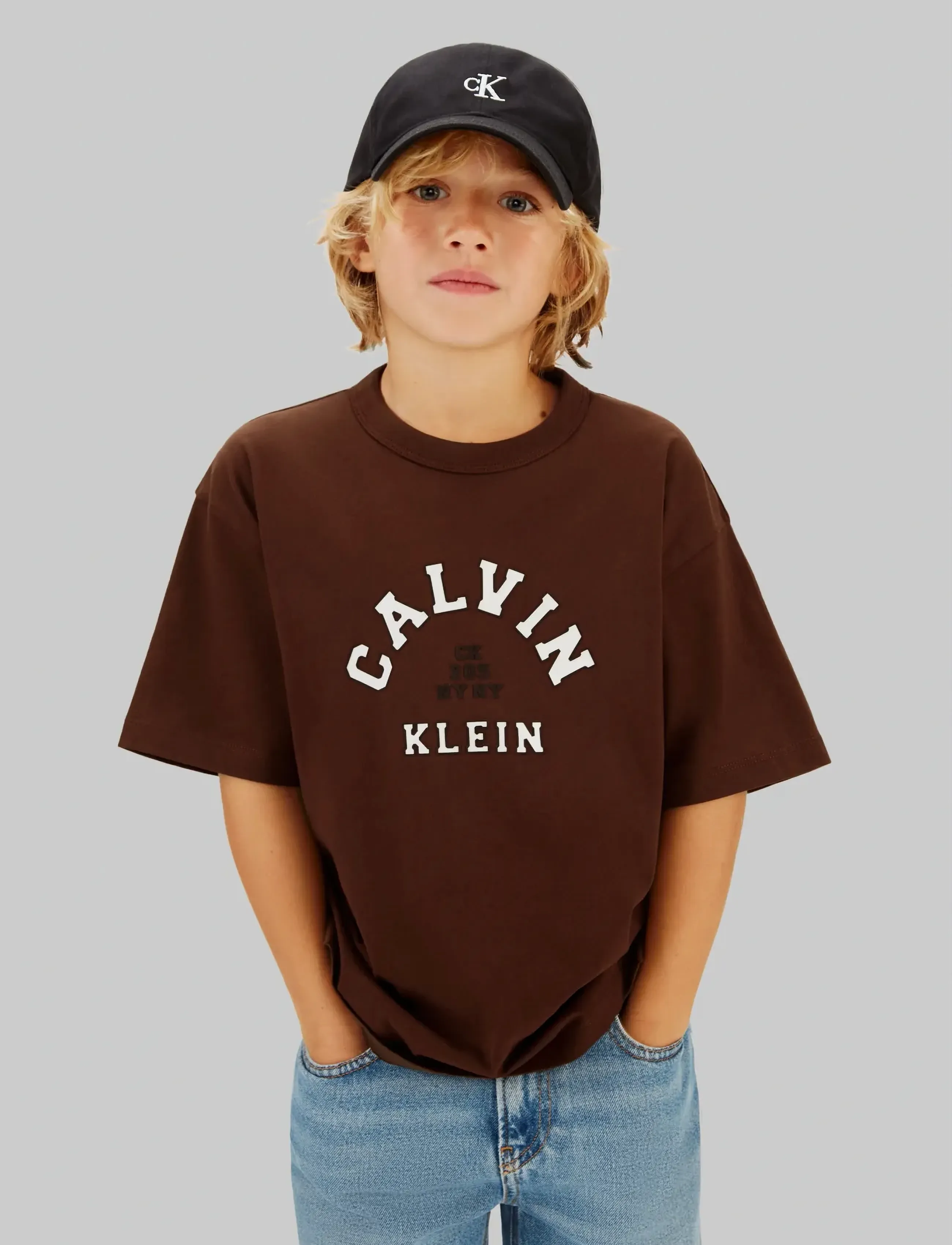 Calvin Klein VARSITY GRAPHIC T-SHIRT S/S - Topy i Koszulki - LEGACY BROWN / brown