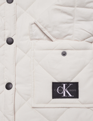 Calvin Klein - QUILTED WIDE OVERSHIRT - dygsniuotosios striukės - ivory - 3