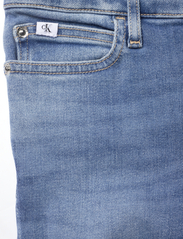 Calvin Klein - FLARE MR SPLIT VISUAL MID BLUE - alt laienevad teksad - visual mid blue - 5