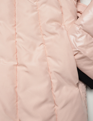 Calvin Klein - LONG BELTED PUFFER COAT - wyściełana kurtka - rose clay - 3
