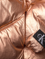 Calvin Klein - BRONZE METALLIC PUFFER JACKET - pūstosios ir paminkštintosios - bronze metallic - 3