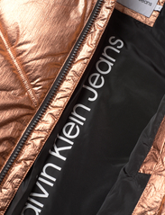 Calvin Klein - BRONZE METALLIC PUFFER JACKET - donsjacks & gevoerde jassen - bronze metallic - 4