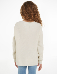 Calvin Klein - BRONZE MONOGRAM SLIT SWEATER - džemperi - ivory - 3