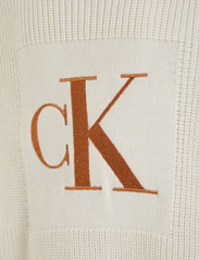 Calvin Klein - BRONZE MONOGRAM SLIT SWEATER - džemperi - ivory - 5
