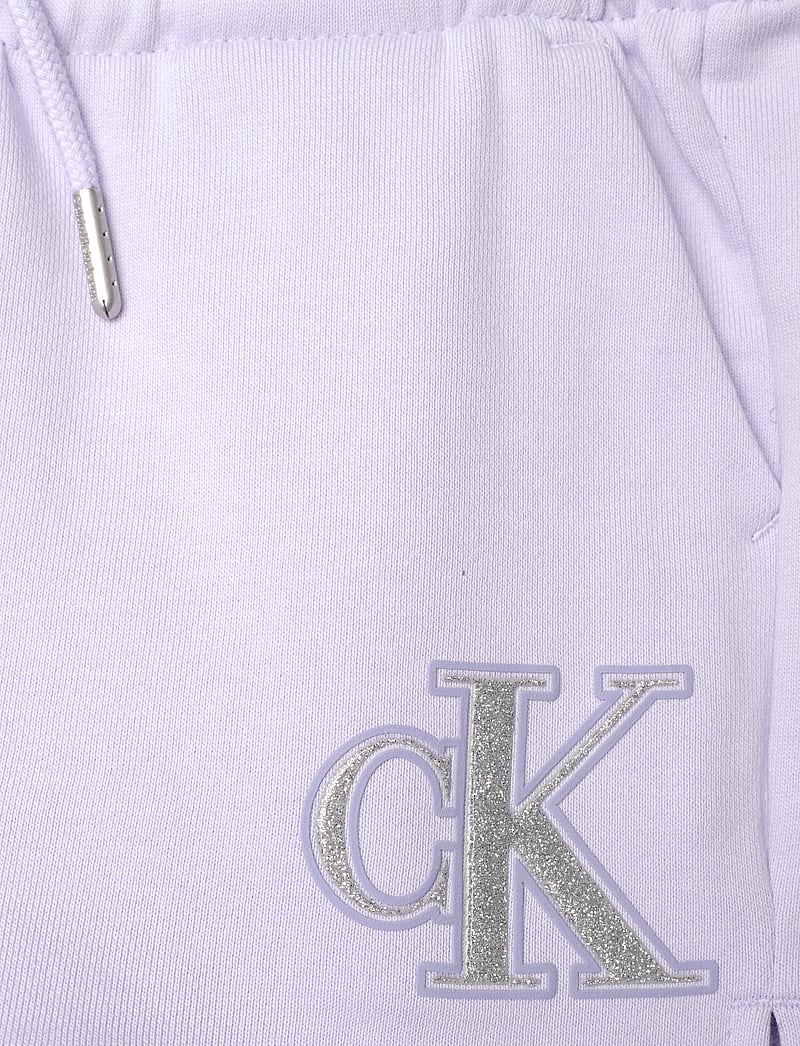 Calvin Klein - METALLIC CK SHORTS - lühikesed dressipüksid - purple heather - 5