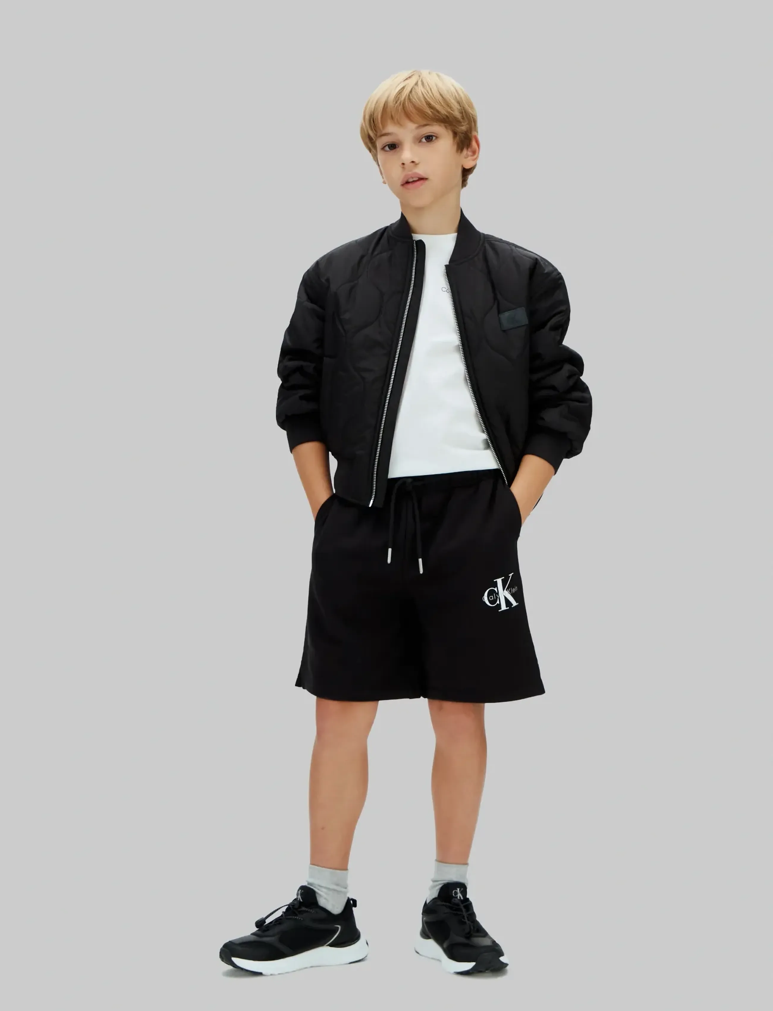 Calvin Klein Monogram Relaxed Short, 128, Shorts, Schwarz - Sweat Kinder
