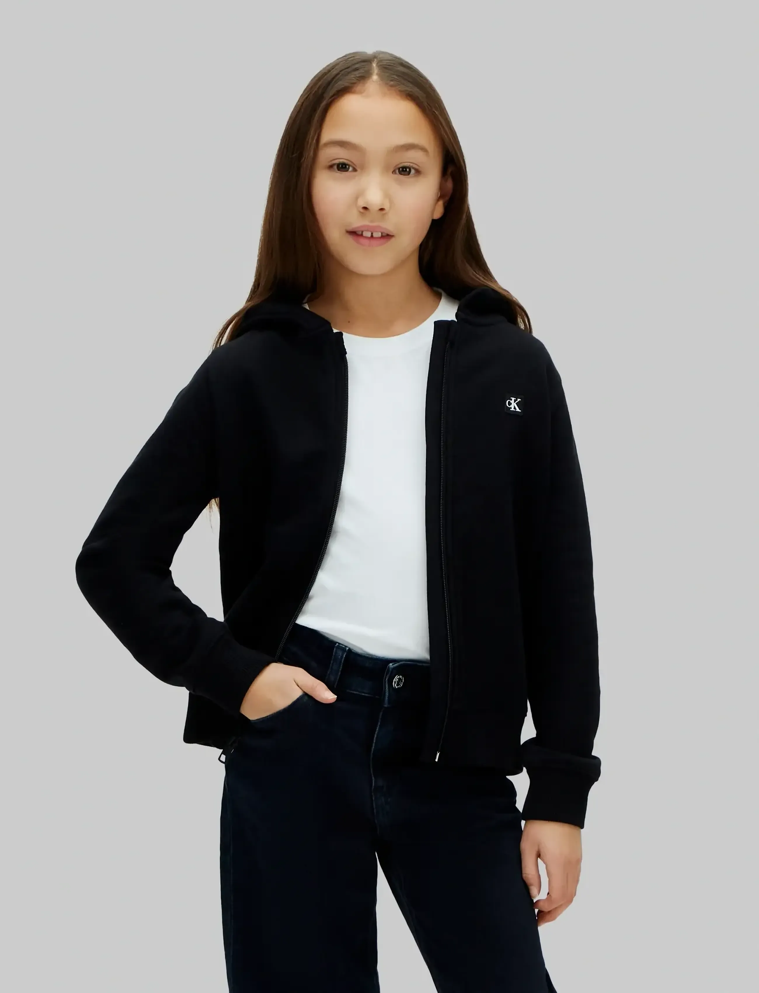 Calvin Klein MINI BADGE ZIP HOODIE - Džemperiai - BLACK [CSI] 25CW1000175CK / black
