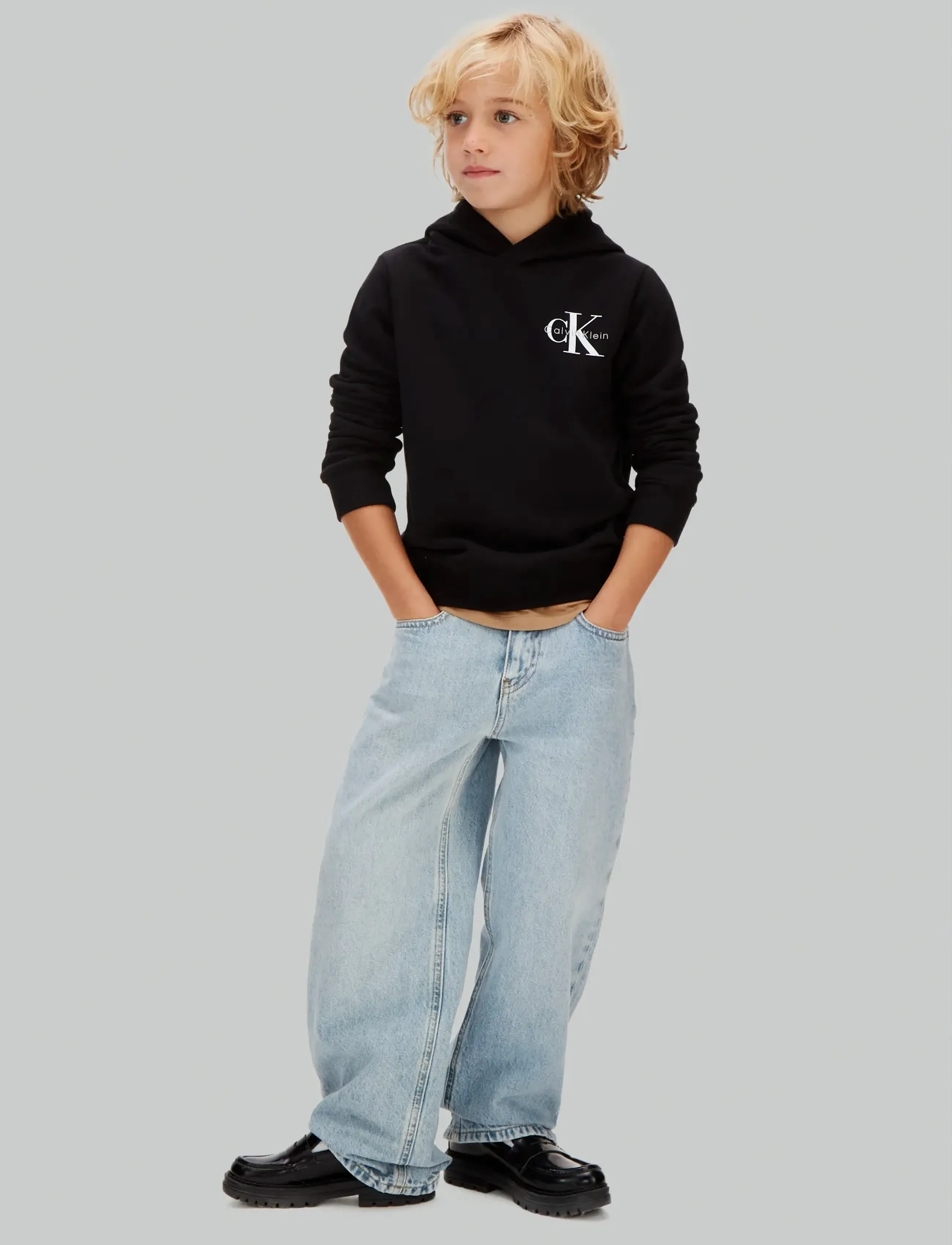 Calvin Klein CHEST MONO LOGO HOODIE - Sweatshirts & Huvtröjor - BLACK [CSI] 25CW1000175CK / black
