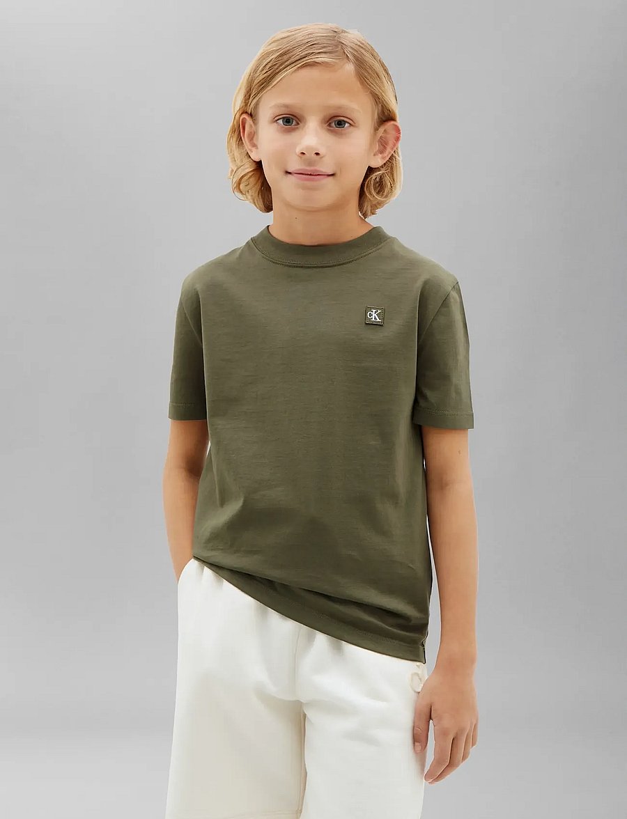 Calvin Klein - MINI BADGE REG T-SHIRT - kortærmede t-shirts - dusty olive - 0