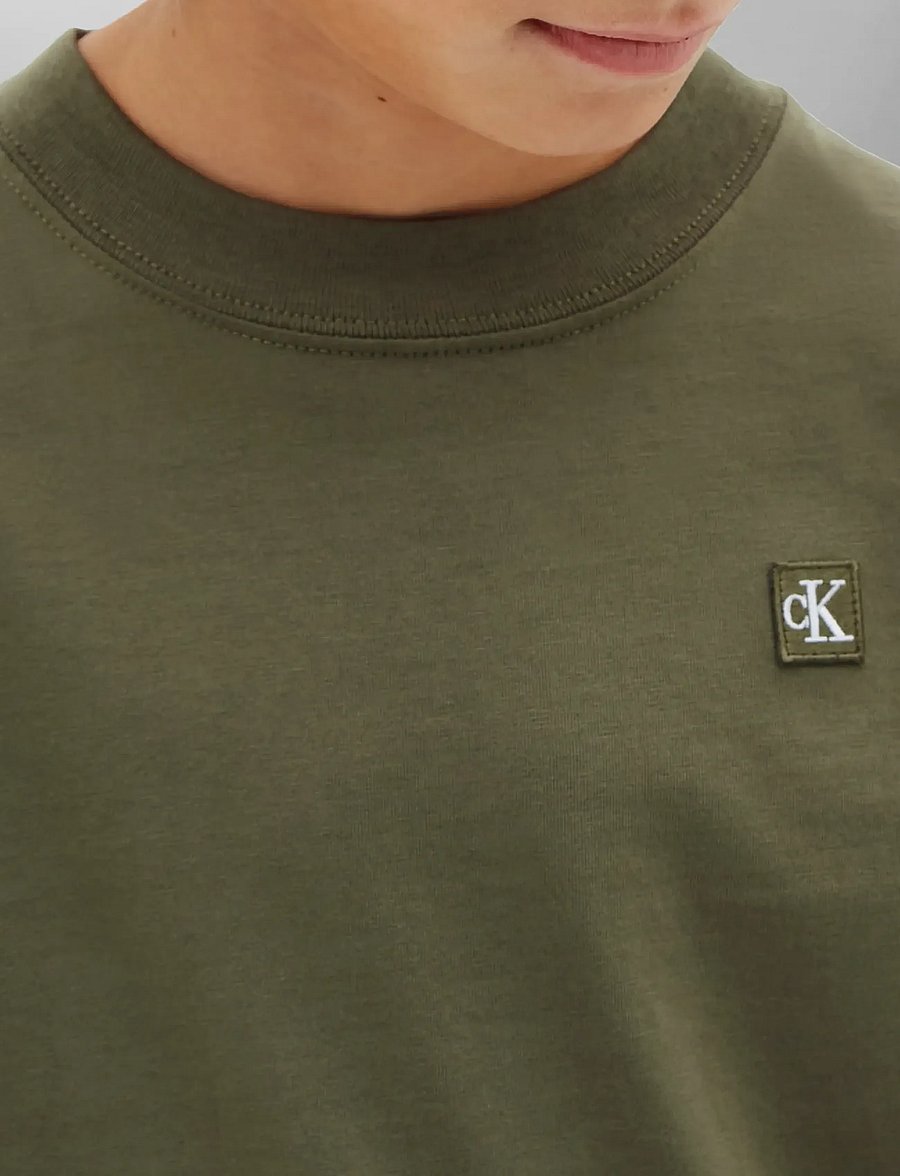Calvin Klein - MINI BADGE REG T-SHIRT - kortærmede t-shirts - dusty olive - 3