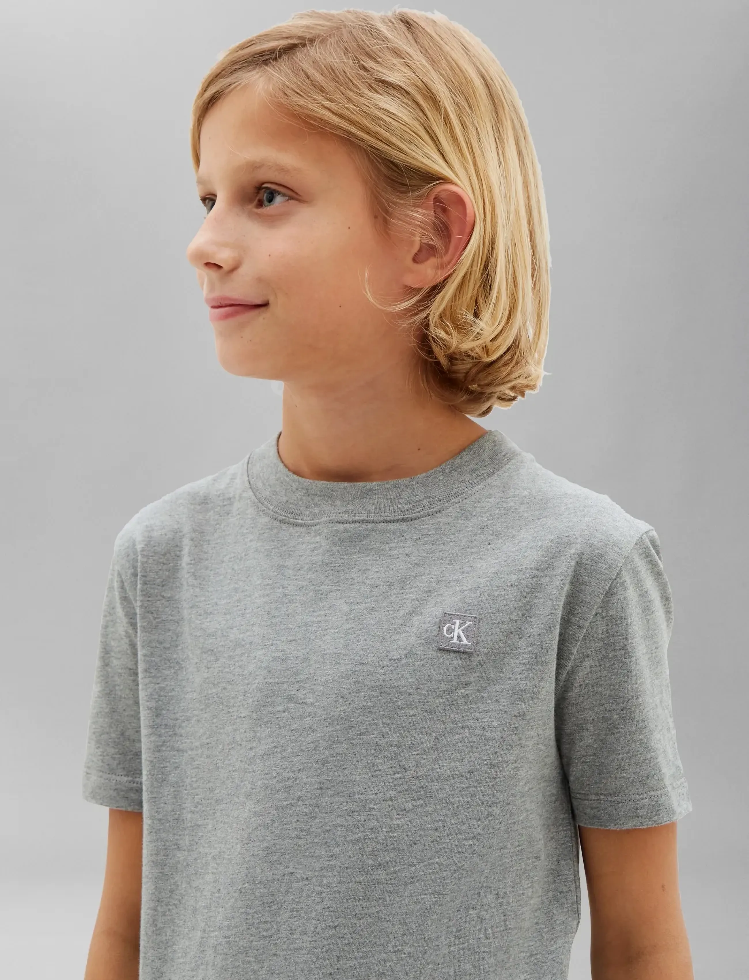 Calvin Klein - MINI BADGE REG T-SHIRT - t-krekli ar īsām piedurknēm - medium grey heather - 3