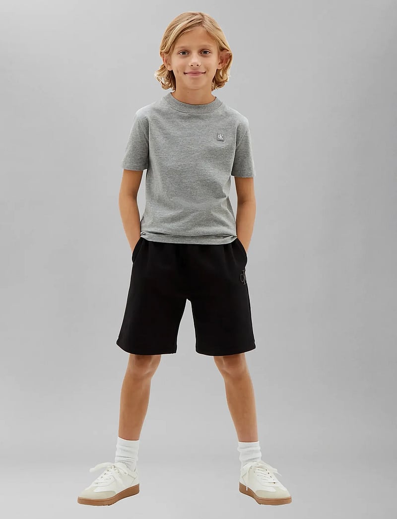 Calvin Klein - MINI BADGE REG T-SHIRT - korte mouwen - medium grey heather - 4