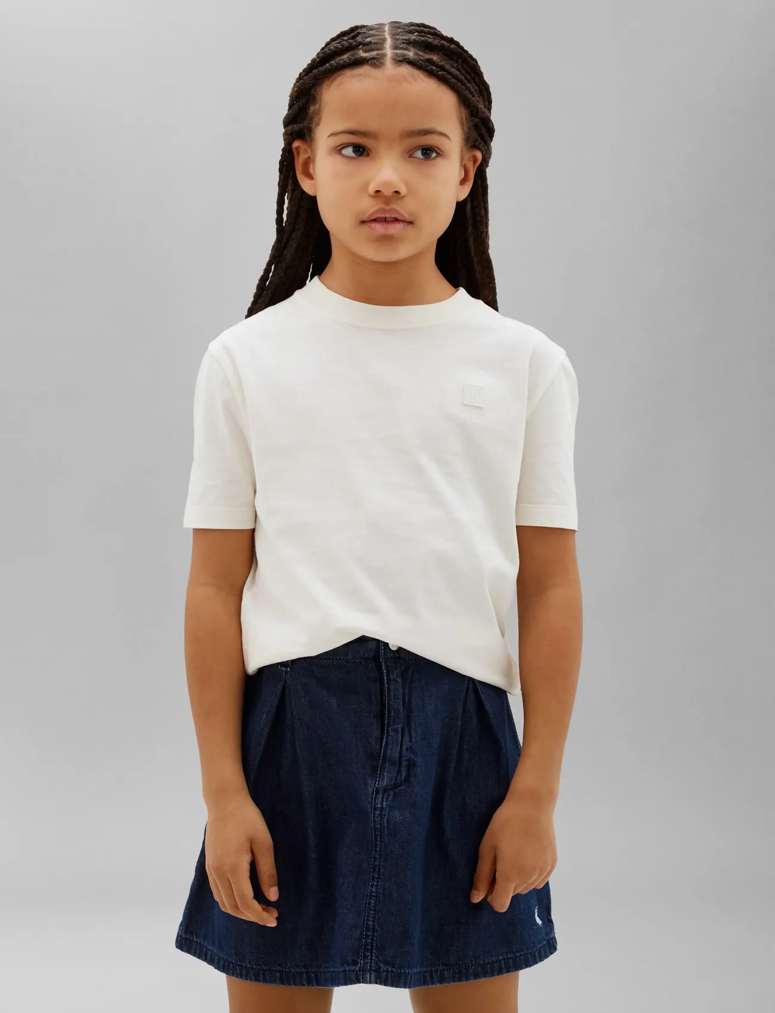 Calvin Klein Mini Badge Reg T-Shirt, 152, T-shirts, Creme - Short-sleeved, Kinder