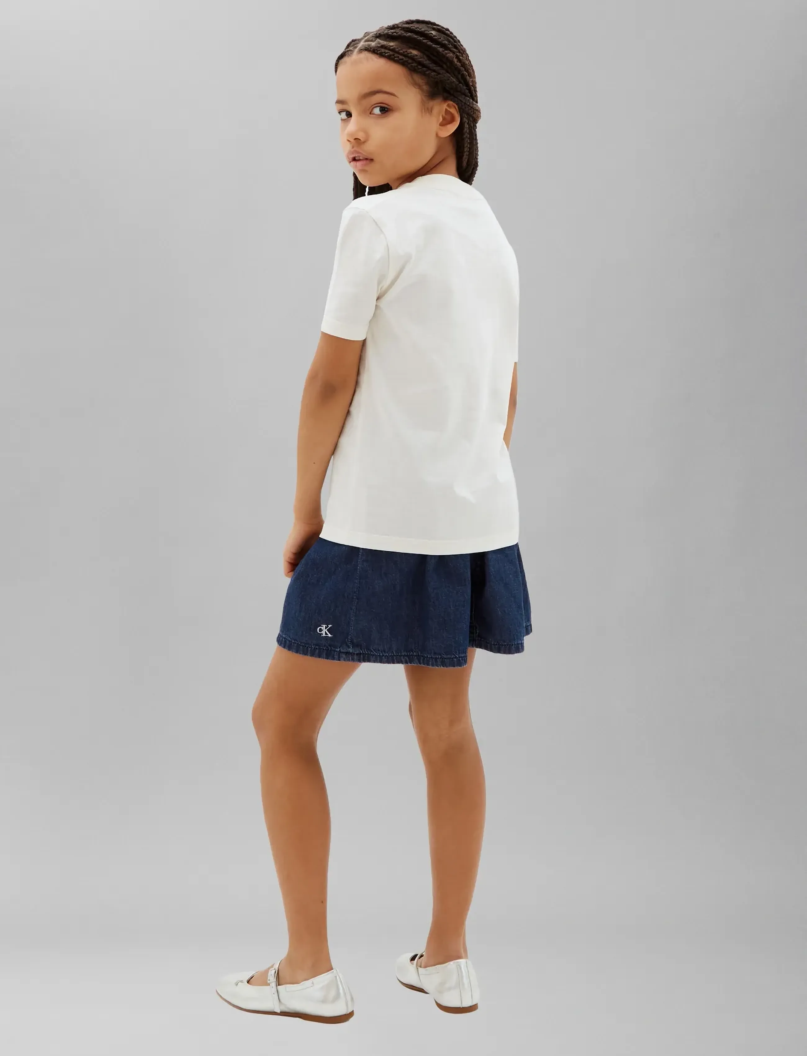 Calvin Klein - MINI BADGE REG T-SHIRT - kortærmede t-shirts - tofu - 2