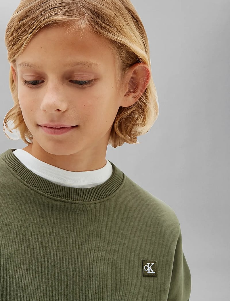 Calvin Klein - MINI BADGE CN - sweatshirts - dusty olive - 3