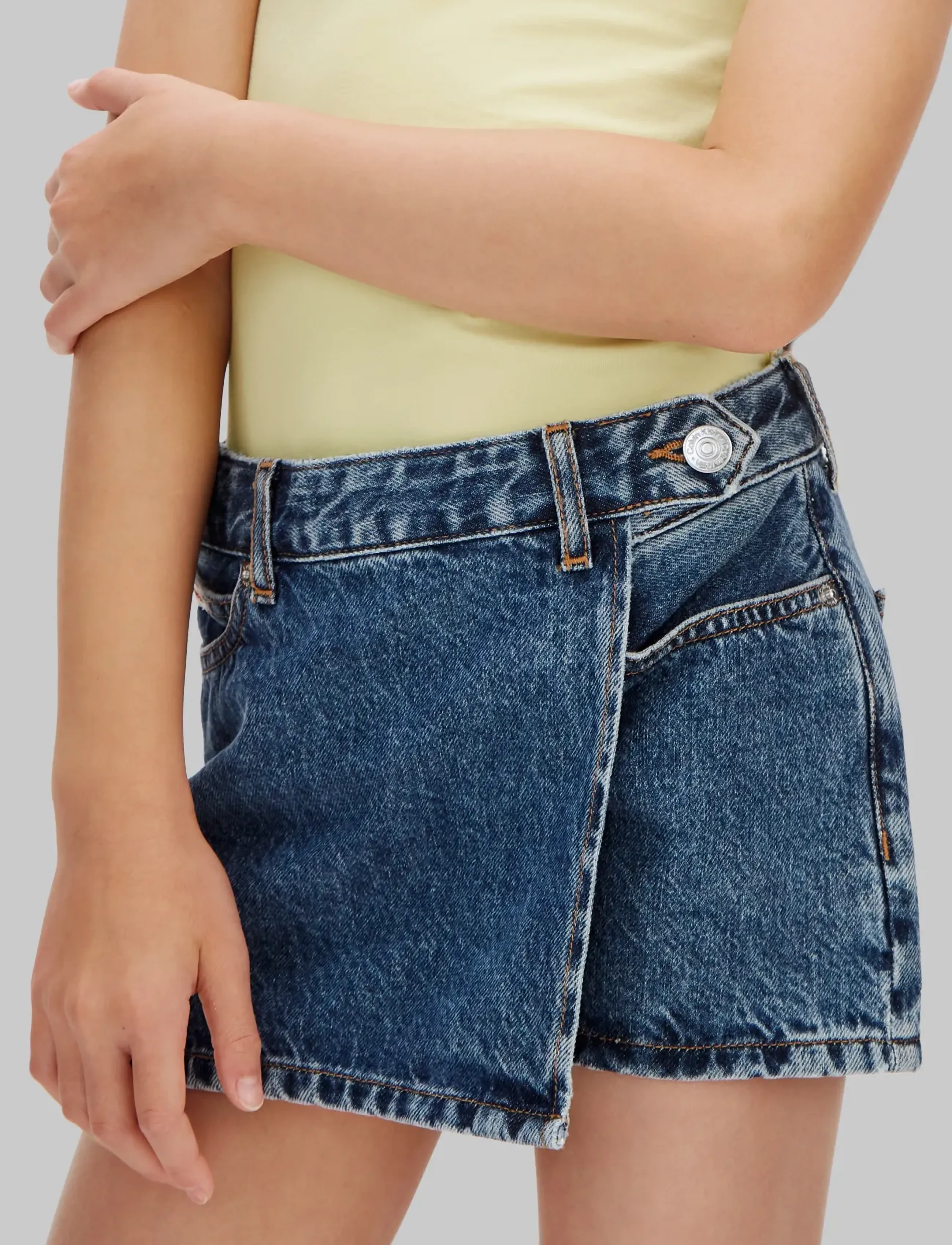 Calvin Klein - DENIM WRAP SKORT BECKFORD WASH - skorts - beckford wash - 3