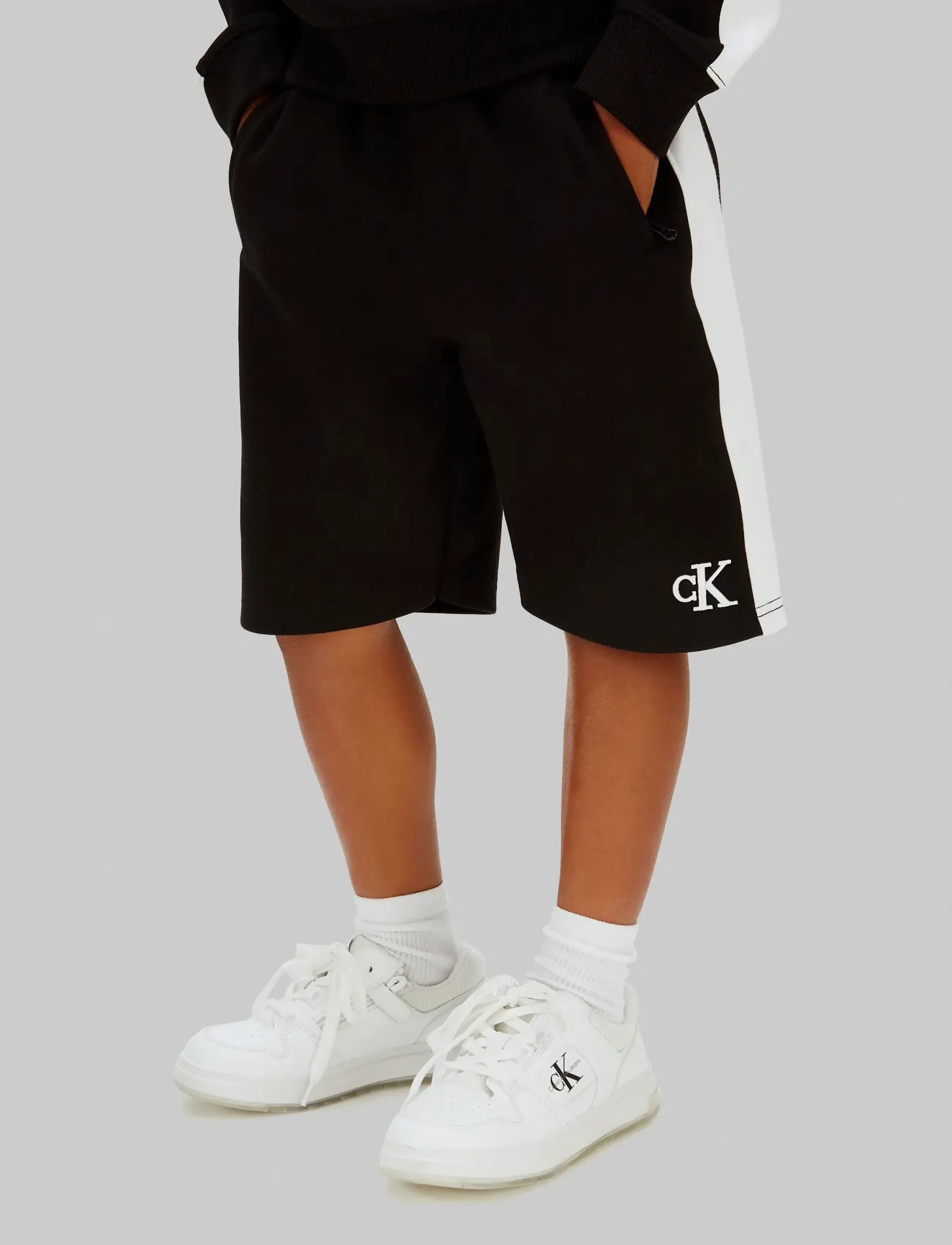 Calvin Klein - COLORBLOCK RELAXED SHORTS - sweatshorts - black [csi] 25cw1000175ck - 2