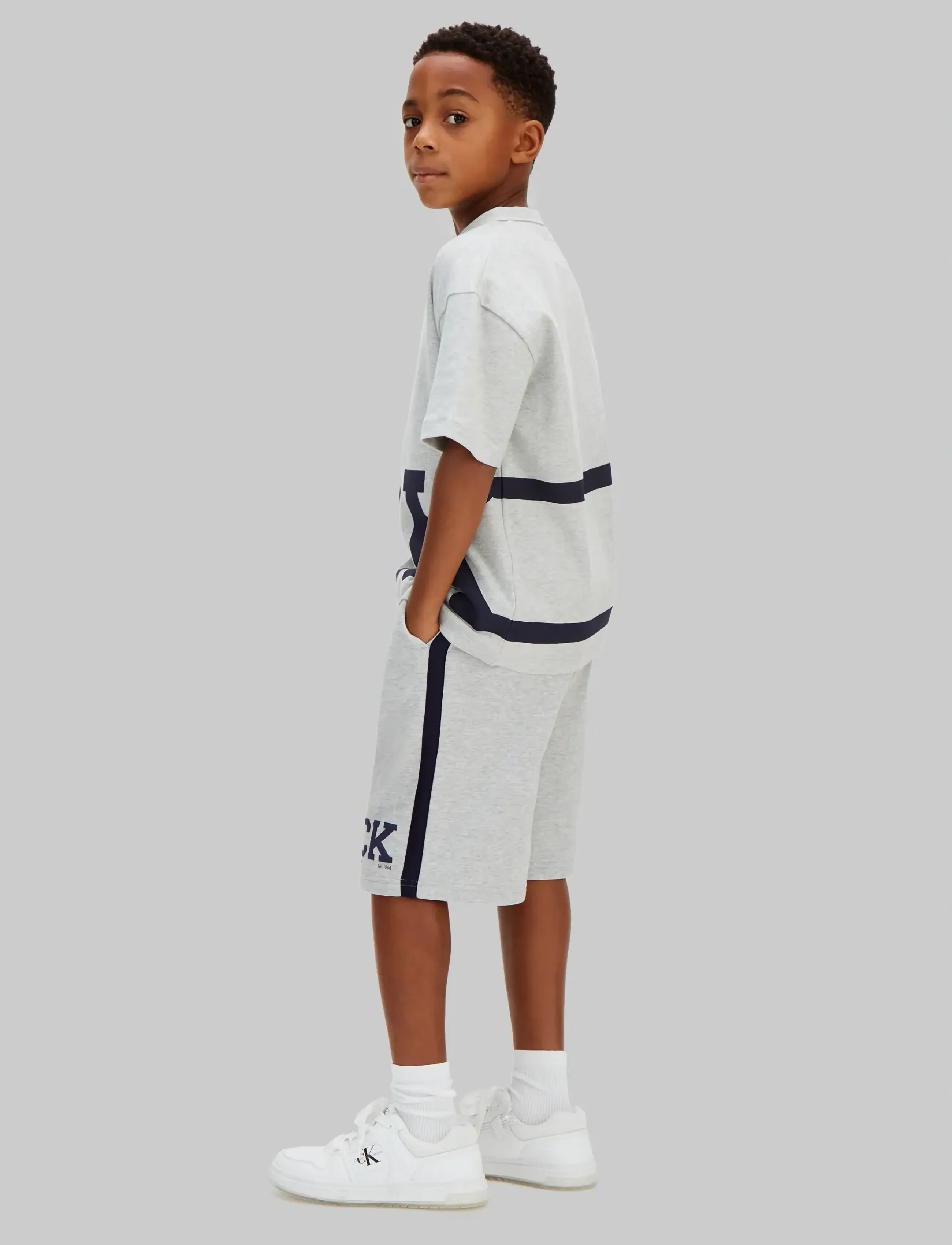 Calvin Klein - VARSITY RELAXED SHORTS - treninginiai šortai - 1-ltegreyht - 4