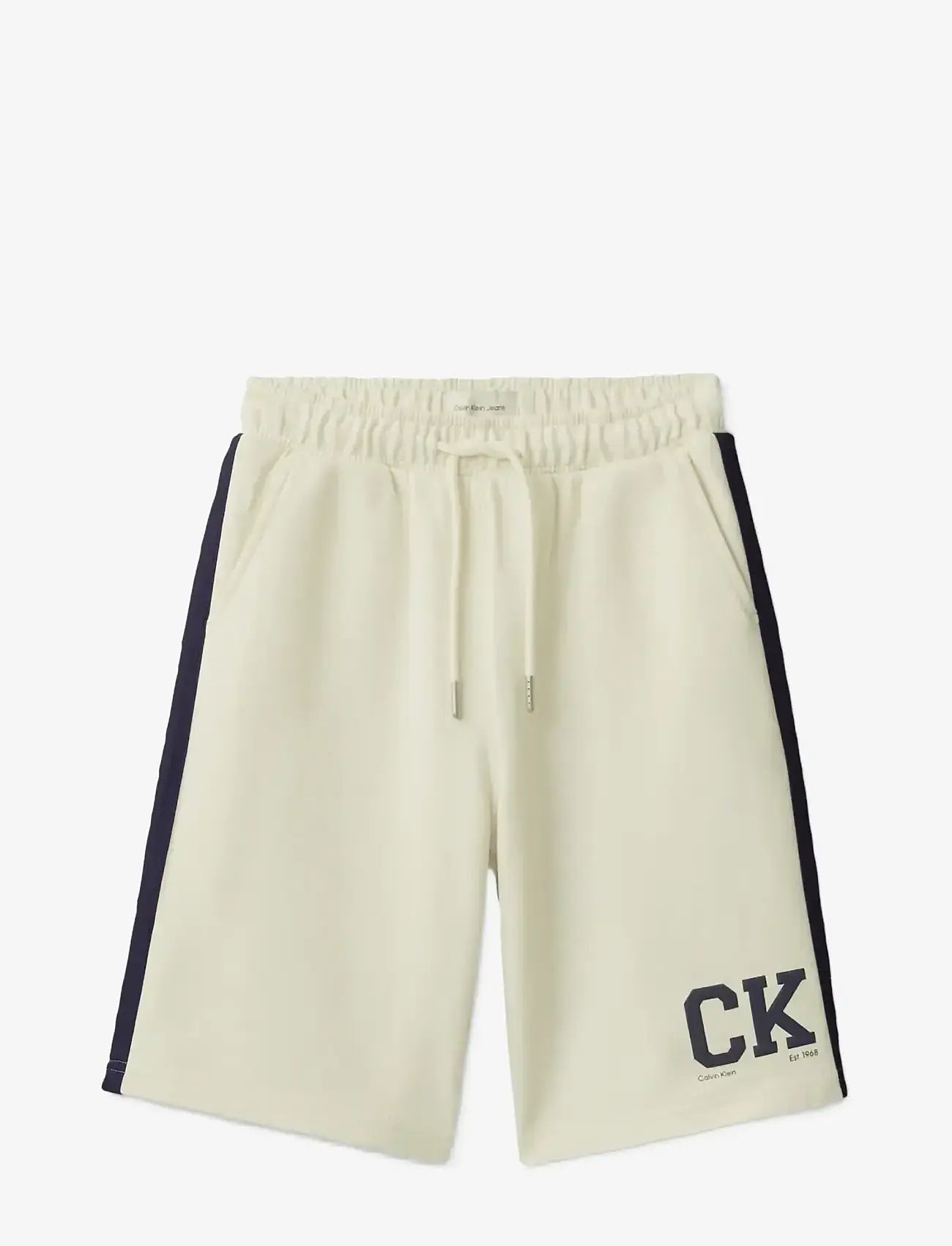 Calvin Klein - VARSITY RELAXED SHORTS - sweatshorts - vanilla ice 11-0104 tcx - 1