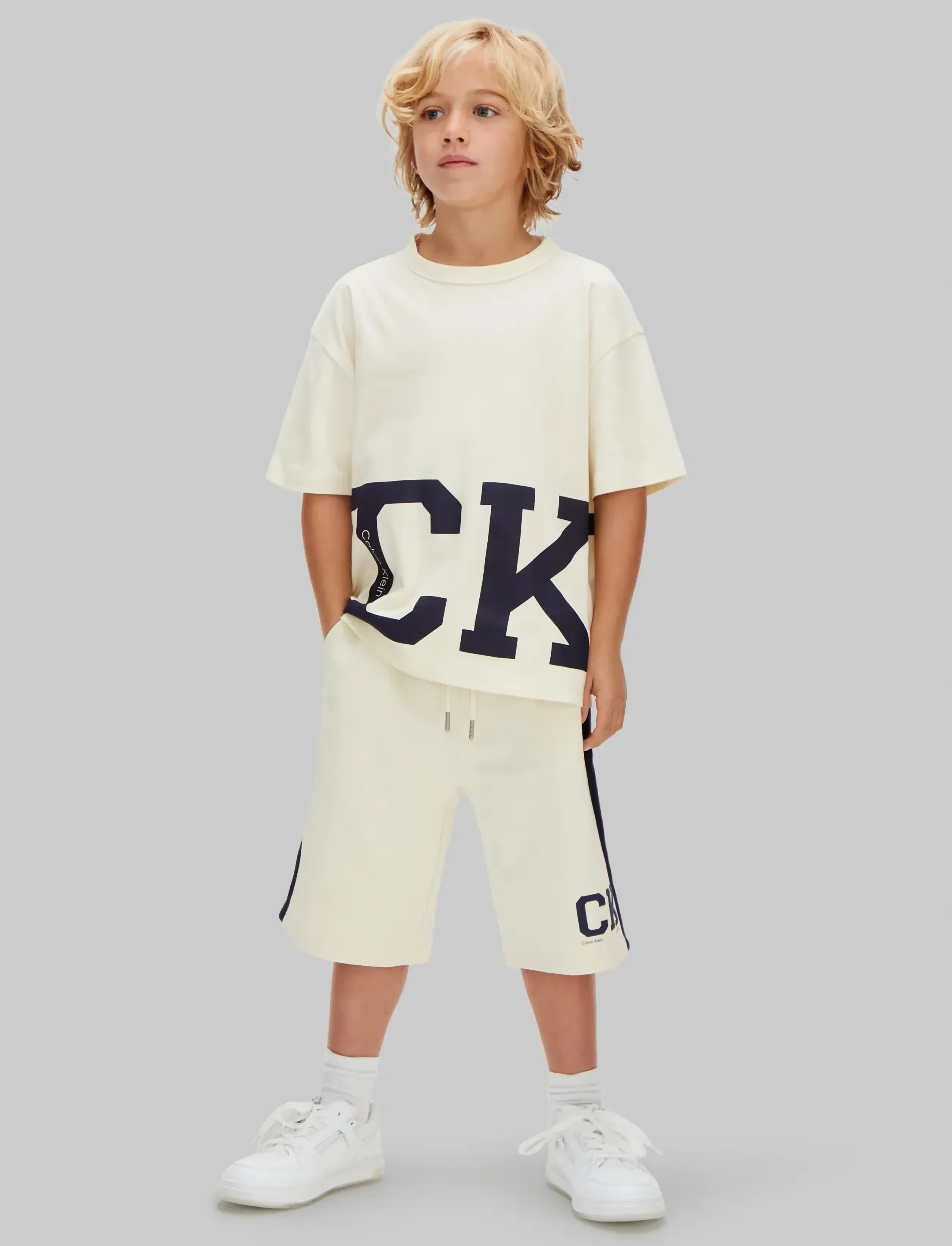 Calvin Klein - VARSITY RELAXED SHORTS - sweatshorts - vanilla ice 11-0104 tcx - 2