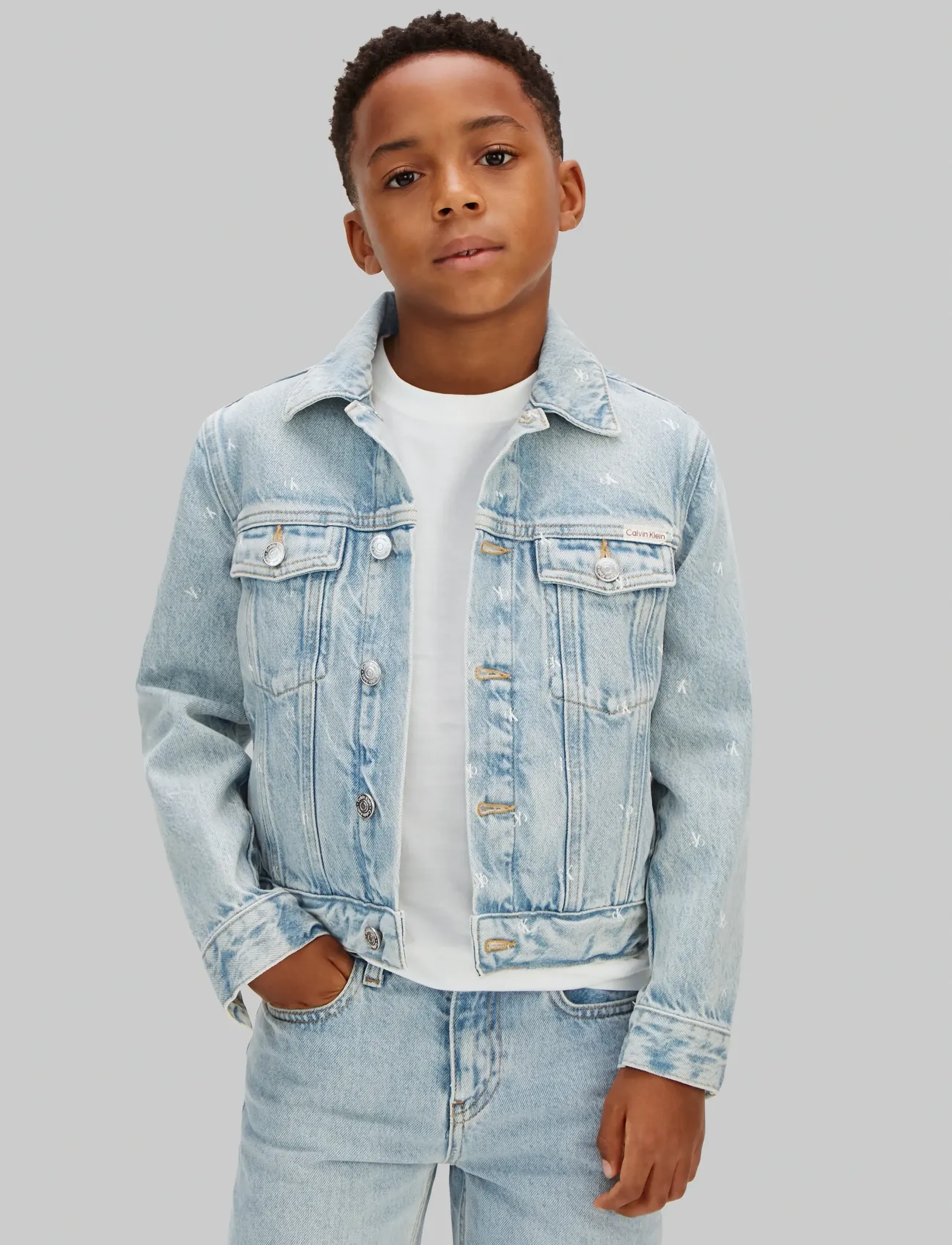 Calvin Klein - DENIM AOP TRUCKER JACKET - andrew wash aop - 4