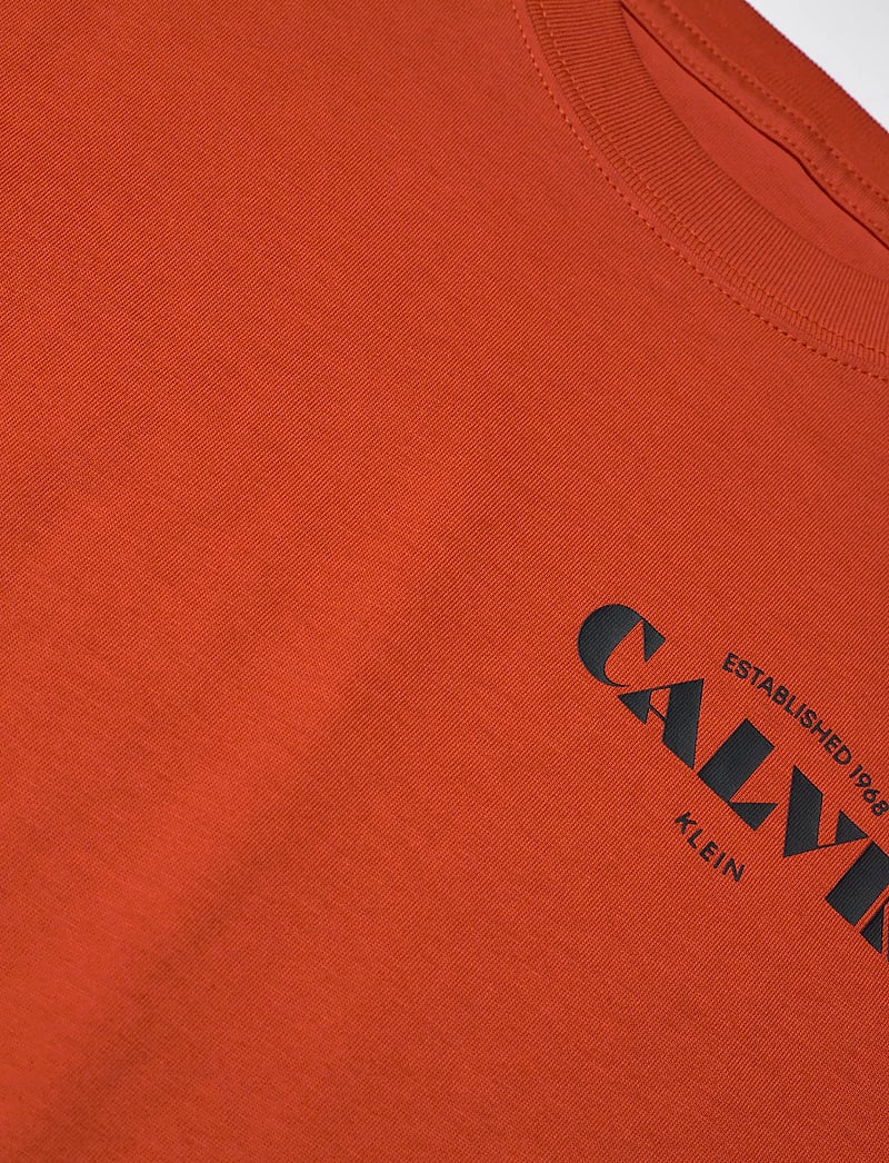 Calvin Klein - CALVIN SMALL CHEST PRINT TEE SS - kurzärmelige - orange balloon - 5