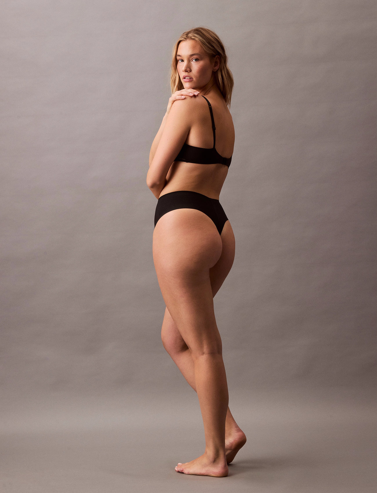 Calvin Klein Sculpted Firm Mesh Thong trosor dam – bild 4