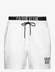 Calvin Klein - MEDIUM DOUBLE WB-NOS - swim shorts - pvh classic white - 0