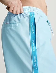 Calvin Klein - MEDIUM DRAWSTRING - maudymosi šortai - pleasant blue - 3