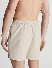 Calvin Klein - MEDIUM DRAWSTRING-GRAPHIC - swim shorts - stony beige - 3