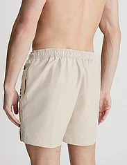 Calvin Klein - MEDIUM DRAWSTRING-GRAPHIC - badeshorts - stony beige - 3