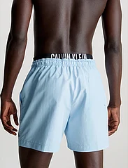 Calvin Klein - MEDIUM DOUBLE WB - swim shorts - powder aqua - 2