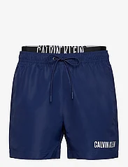 Calvin Klein - MEDIUM DOUBLE WB - swim shorts - signature navy - 0