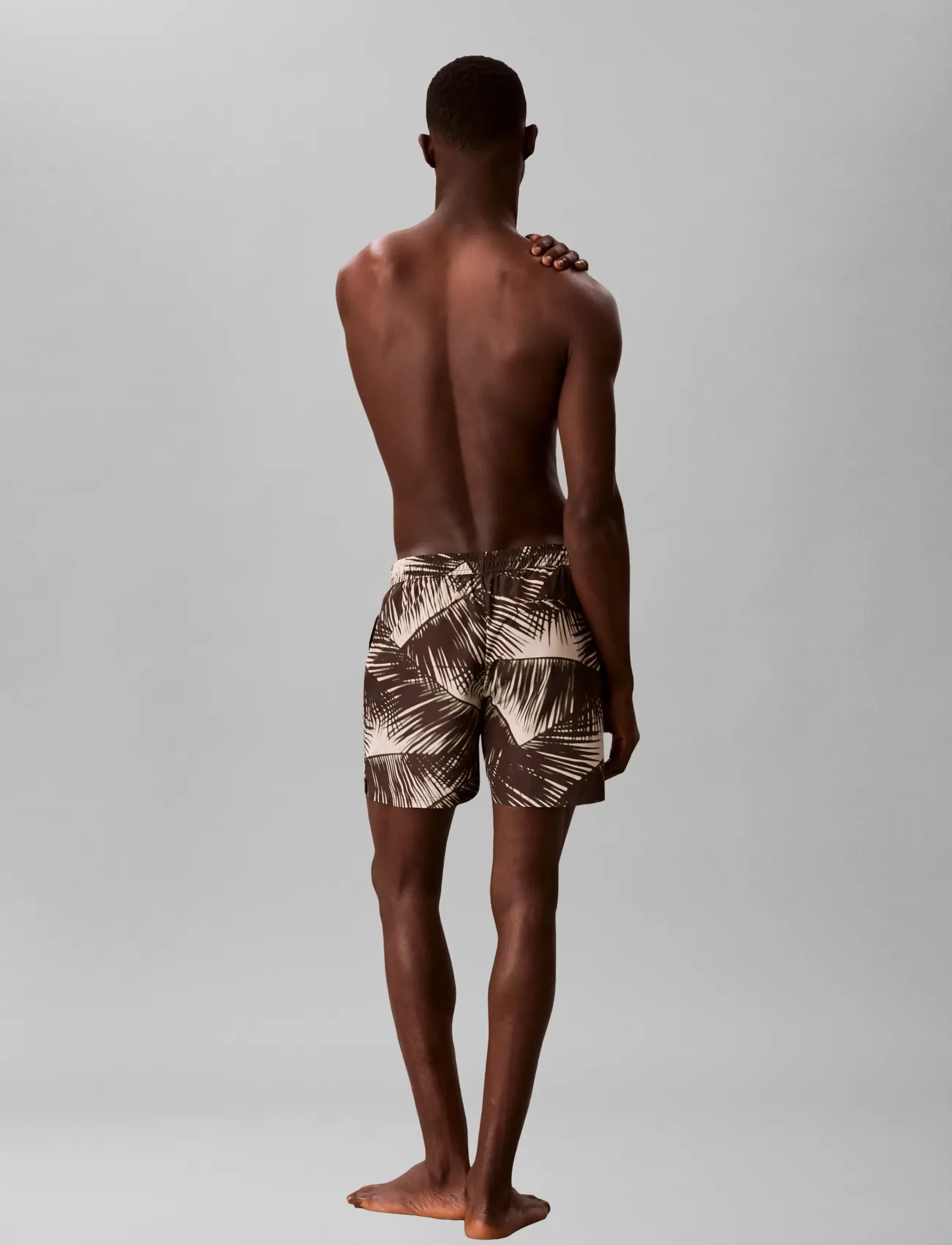 Calvin Klein - MEDIUM DRAWSTRING COVERED WAISTB - swim shorts - 20251 adventure palm+oatmeal - 2
