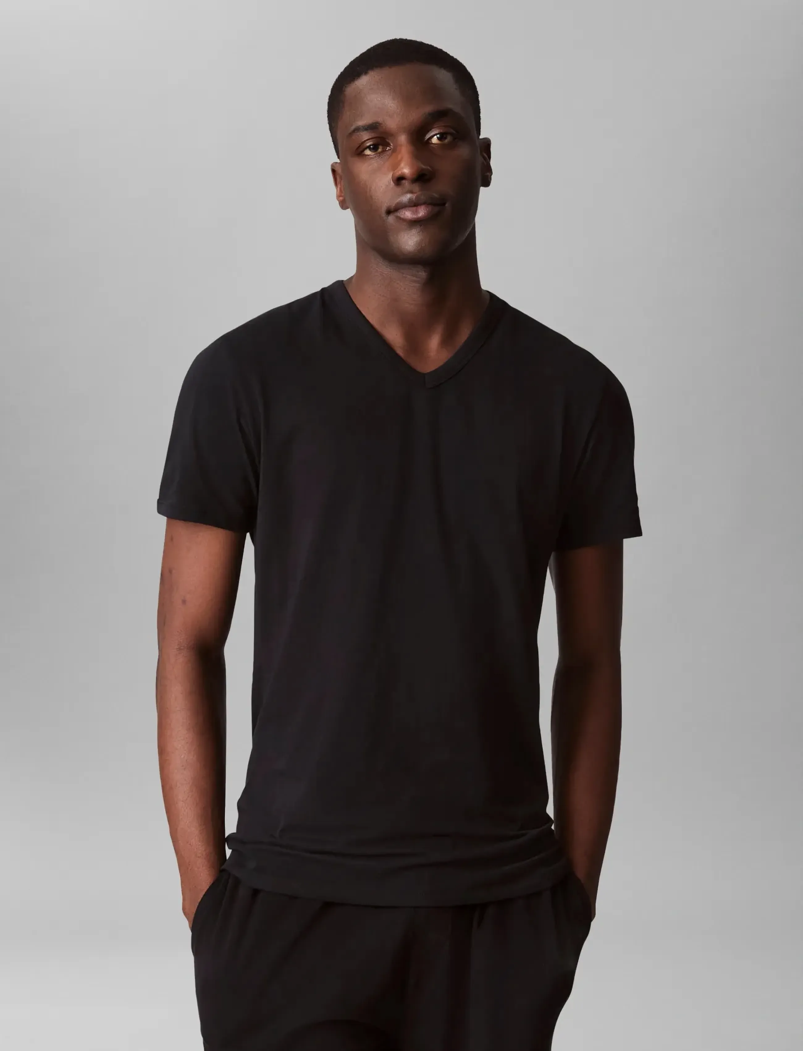 Calvin Klein - S/S V NECK 3PK - t-shirts mit v-ausschnitt - black - 2