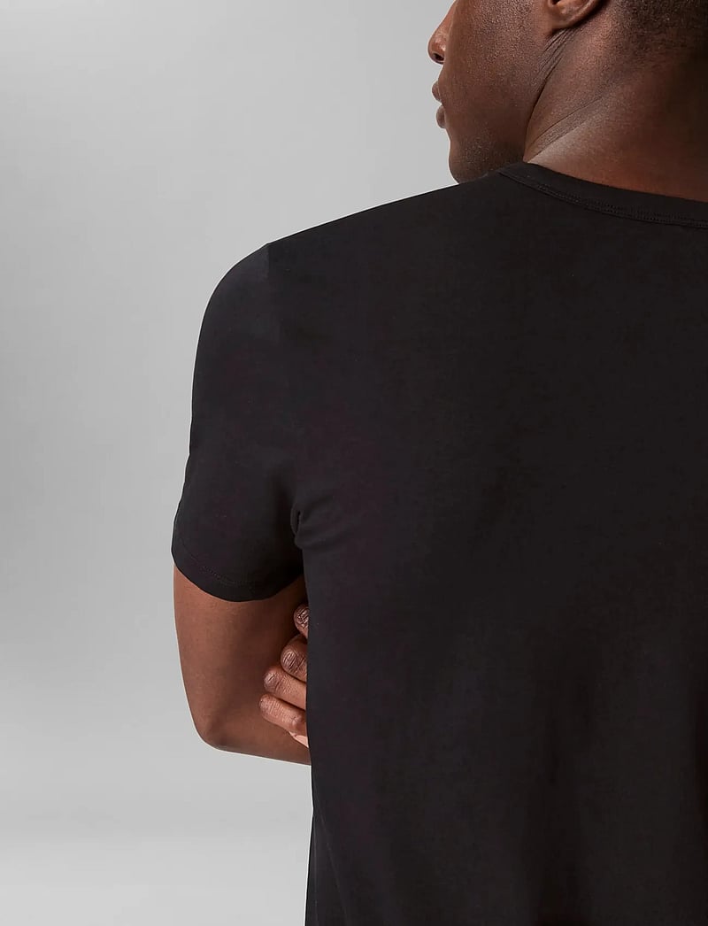 Calvin Klein - S/S V NECK 3PK - t-shirts mit v-ausschnitt - black - 4