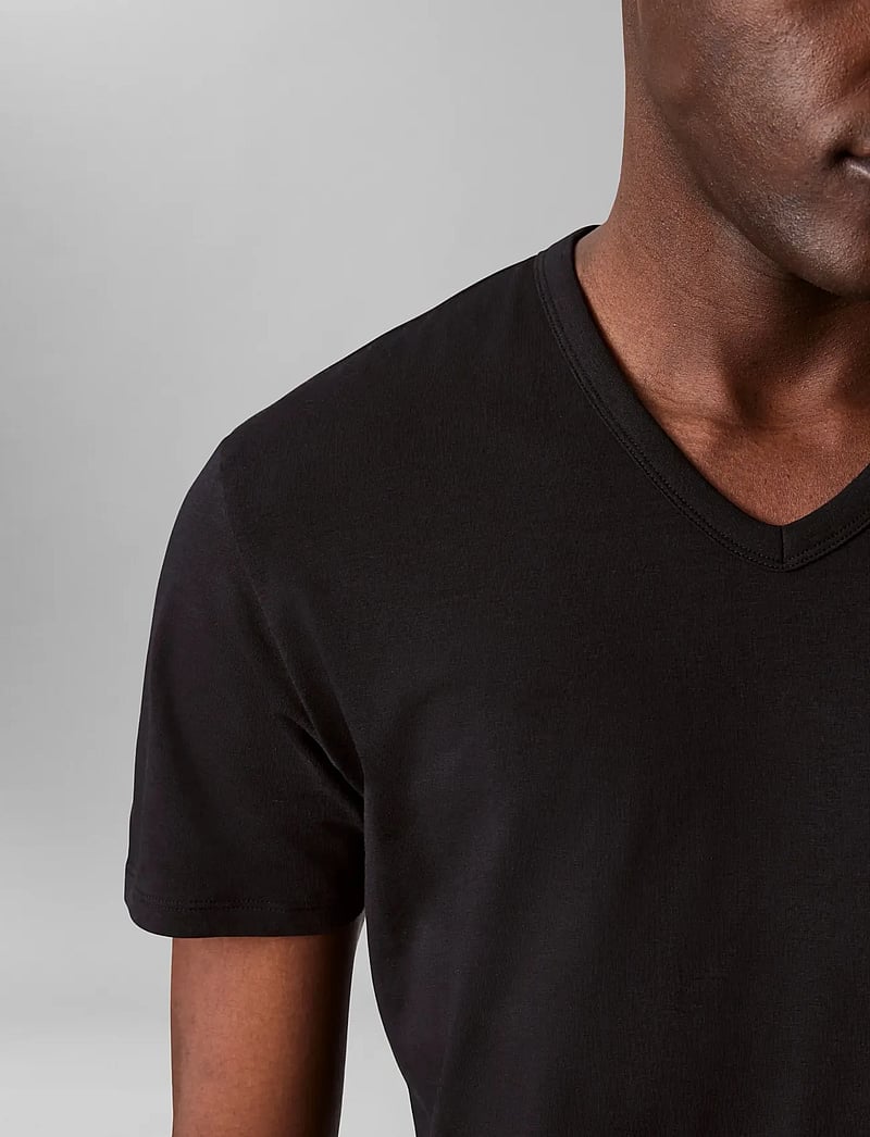 Calvin Klein - S/S V NECK 3PK - t-shirts mit v-ausschnitt - black - 5