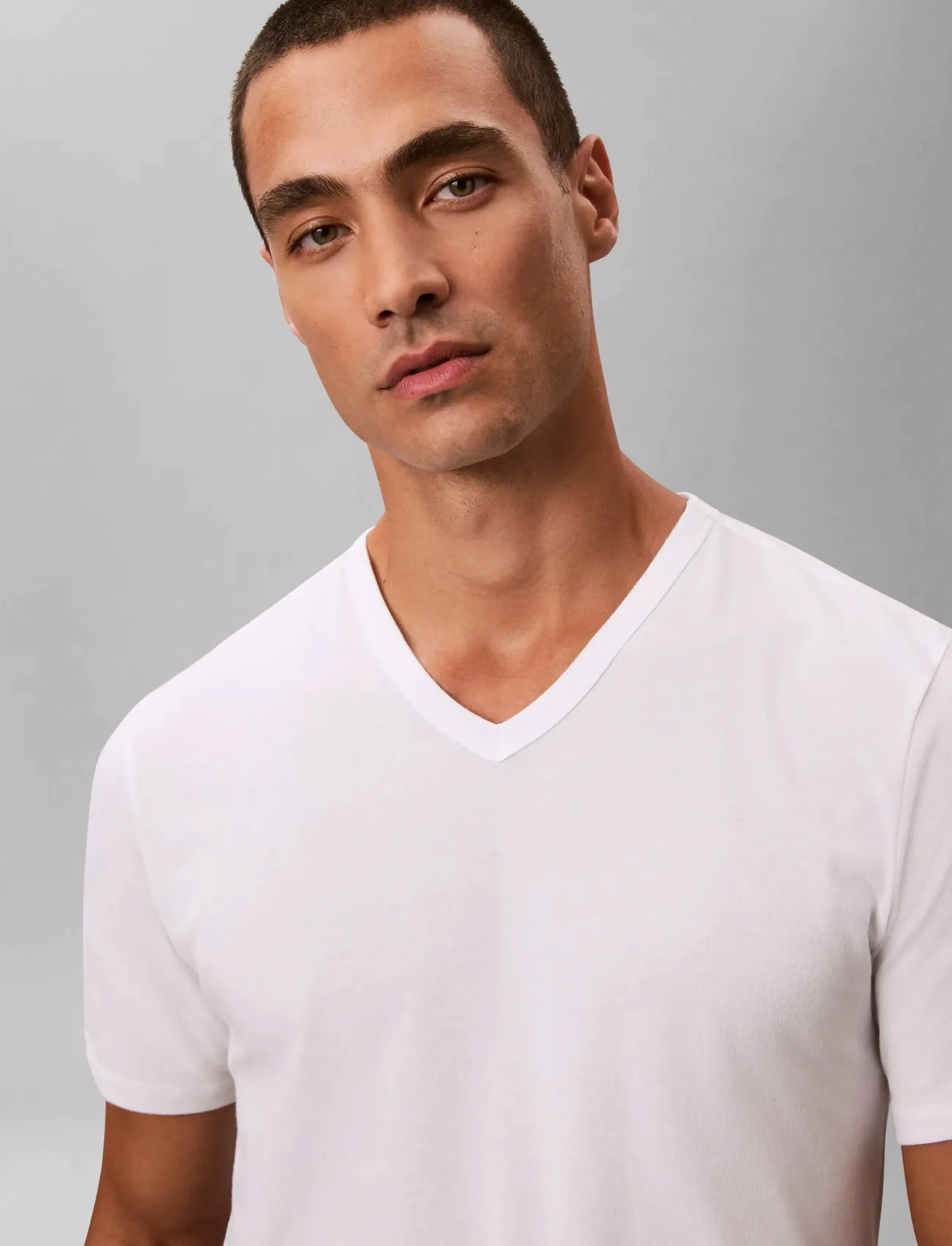 Calvin Klein - S/S V NECK 3PK - t-shirts med v-hals - white - 4