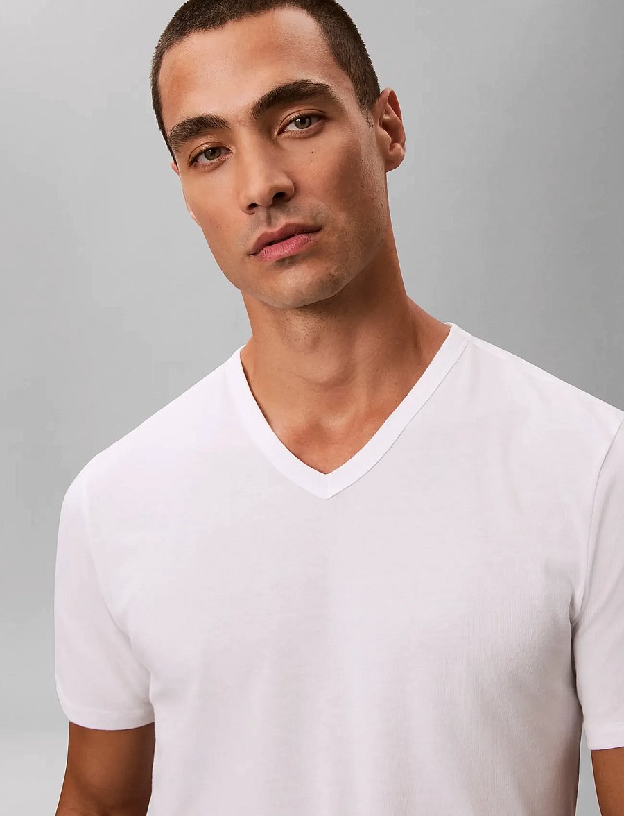 Calvin Klein - S/S V NECK 3PK - t-shirts med v-hals - white - 4