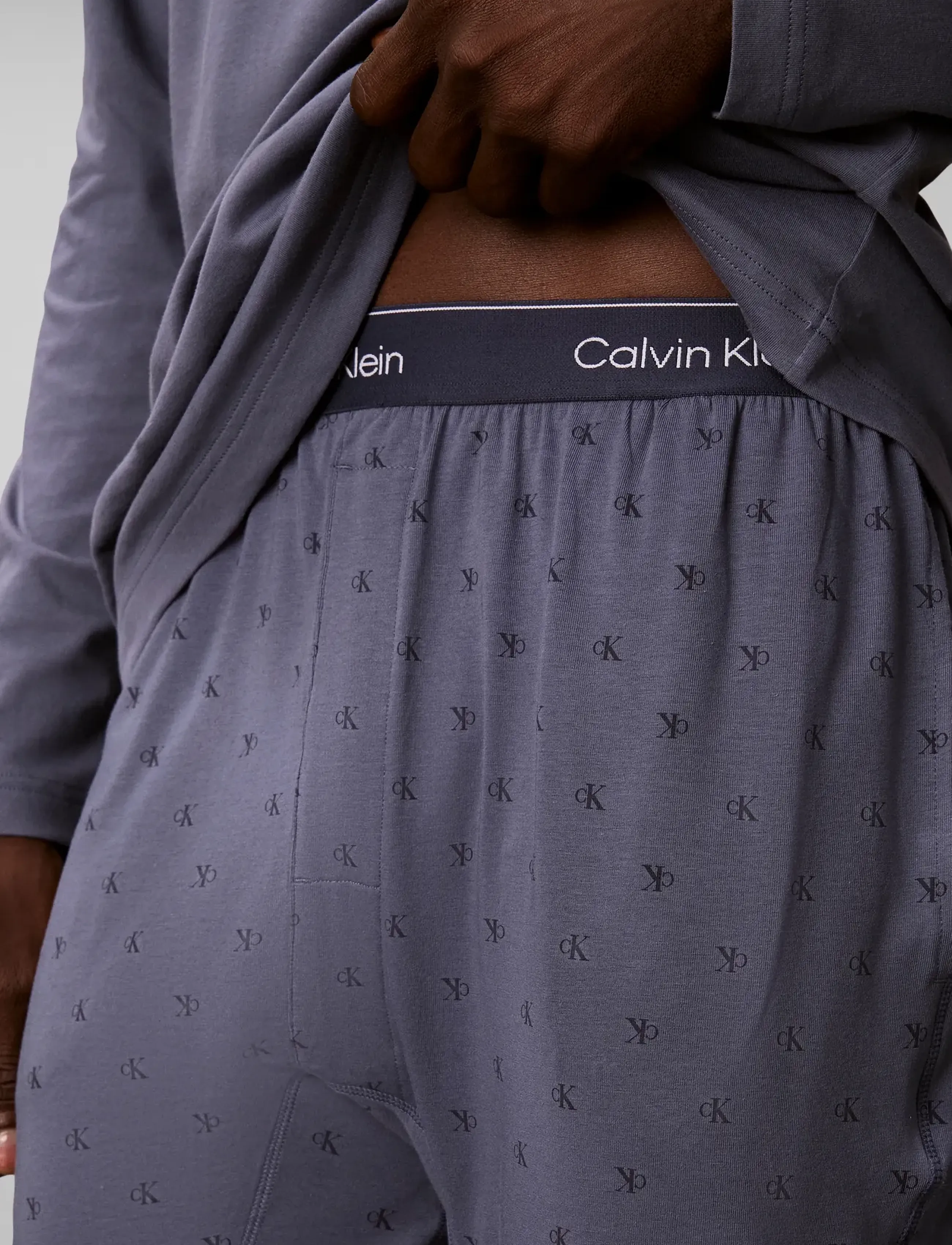 Calvin Klein - HOLIDAY LS TEE JOGGER SET - grisaille top w diamond logo grisai - 4