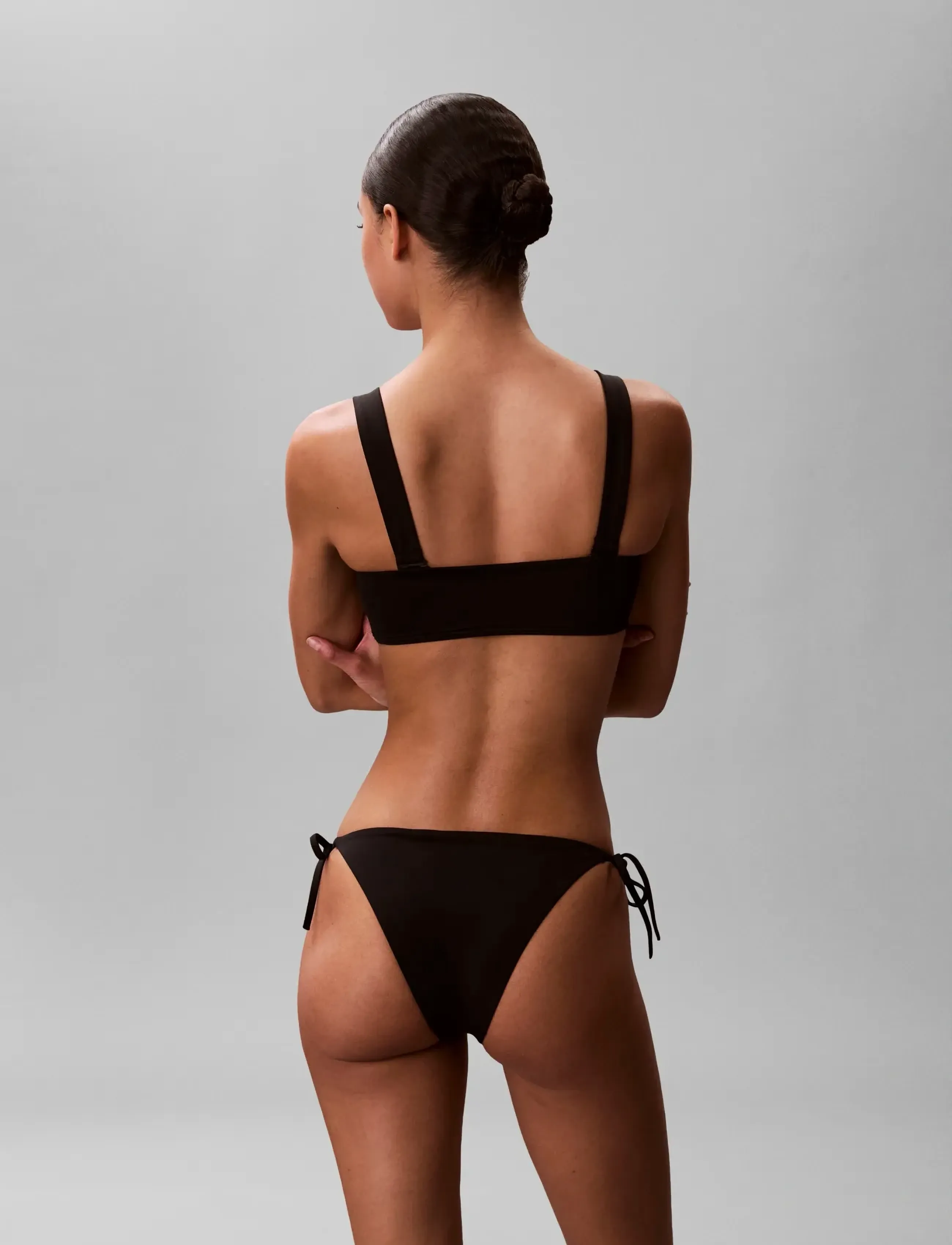 Calvin Klein - BANDEAU W STRAPS - bikinio liemenėlės su kaspinėliais - black - 2