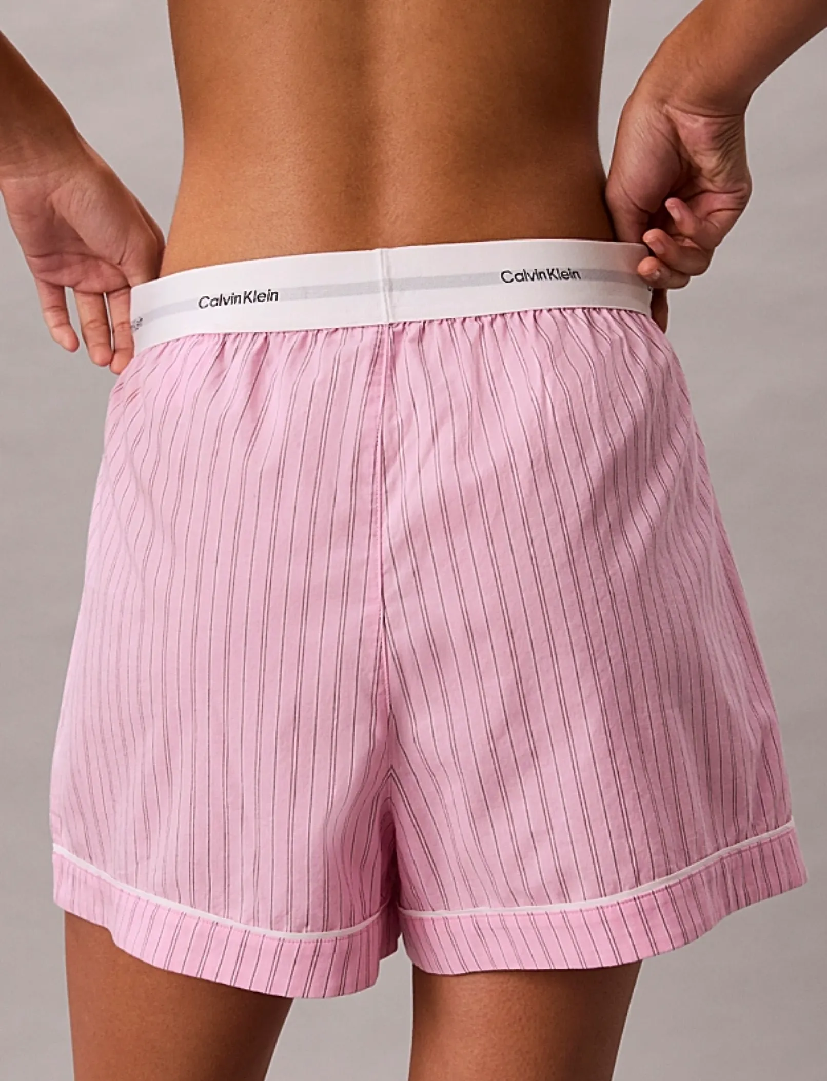 Calvin Klein - V DAY POPLIN SHORT - shortsit - 19471 trail stripe+pink essence - 2