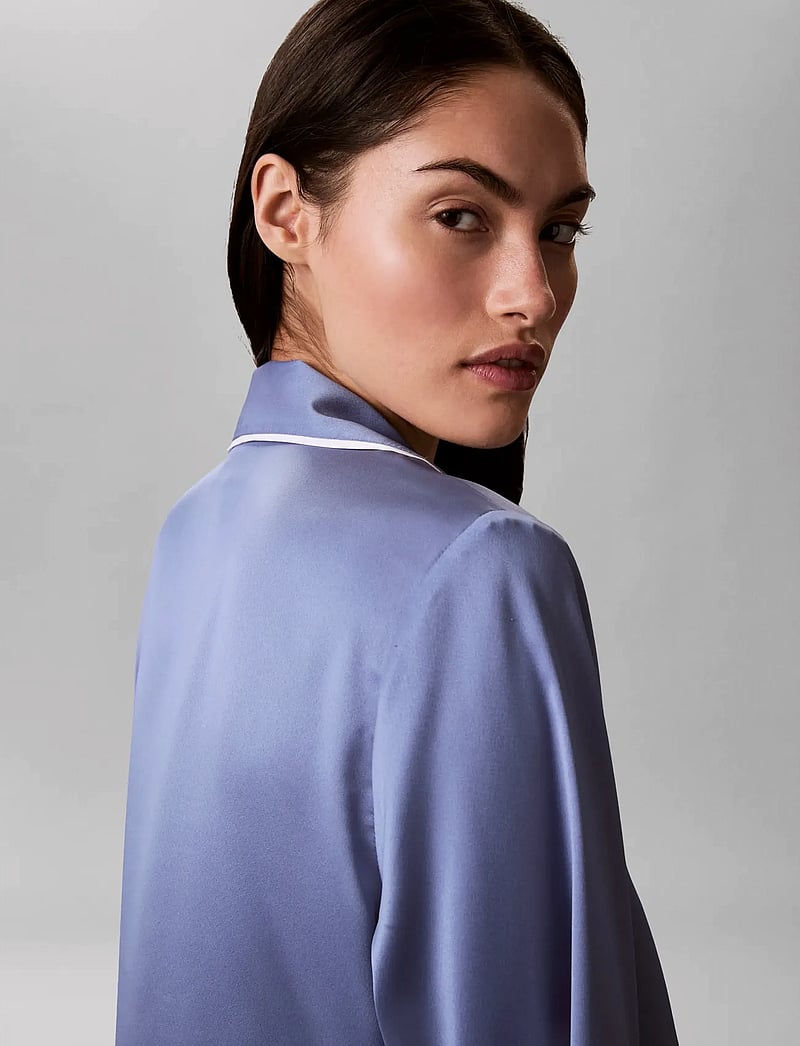 Calvin Klein - SATIN SS SHIRT - oberteile - blue tulip - 4